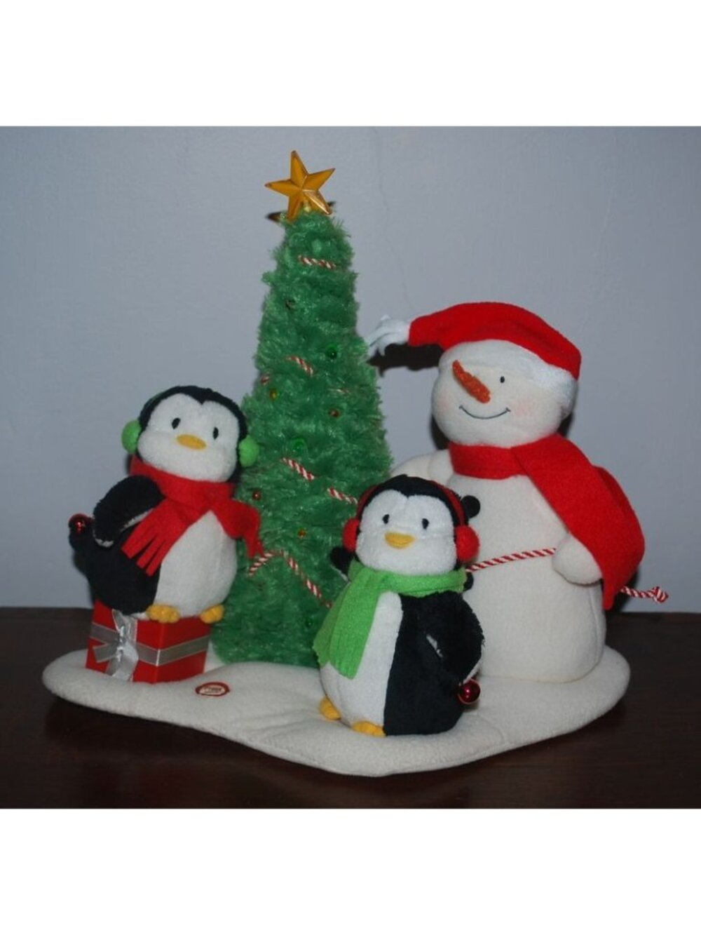 Hallmark Jingle Pals 2006 Very Merry Trio Snowman Penguins Christmas Tree Singin